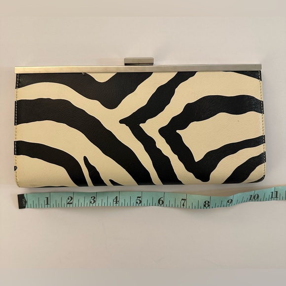Source Unknown Black and Cream Zebra Clutch - Picture 4 of 4